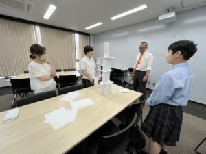 【園田学園女子大学体験】
昨日、中学3年生は「園田学園女子大学」に体験入学をしてきました。
大学は中学校高等学校と少し離れた場所にあります。
大学生に混じって施設を見学し、食堂を利用
購買で自由に買い物、お菓子もオッケー
気分は大学生です♪
様々な専門分野の体験授業も実施してくれました。
将来の進路を考えるきっかけになったかな？

#園田学園中学校高等学校　#園田学園　#園田　#そのだ
#園田学園中学校　#園田学園高等学校
#中学校　#高等学校　#学校
#女子校　#女子高生　#JK
#女子中学生　#JC
#中高一貫校
#兵庫　#尼崎　#塚口
#園田学園女子大学　#女子大学
#体験入学　#オープンキャンパス